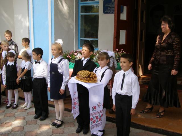 Літературне паломництво у Піски (  зустрічають хлібом-сіллю.JPG)